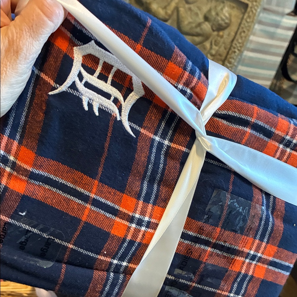 Detroit Tigers Flannel PJ Set - Picture 2 of 2